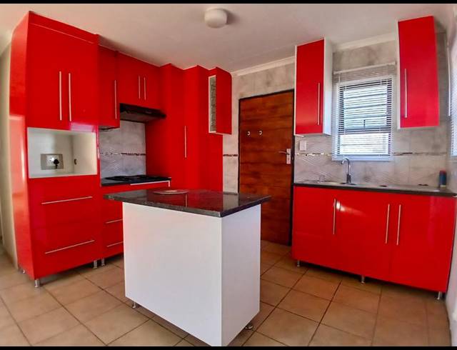3 BEDROOM HOUSE FOR SALE IN PROTEA GLEN